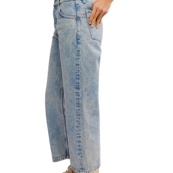 Free People - mini barrel boyfriend Jean, 27, EUC, light wash - Picture 3 of 11